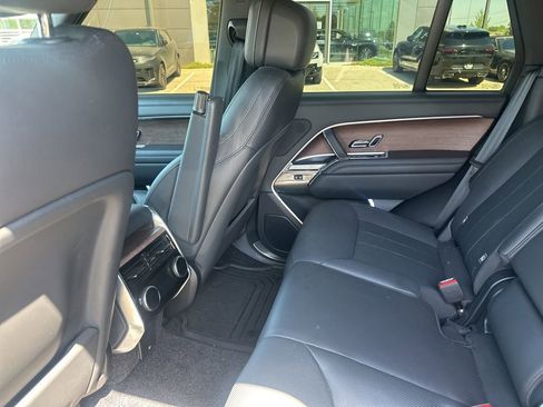 Used 2024 Land Rover Range Rover SE AWD/4WD image 10