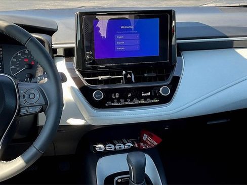 Used 2025 Toyota Corolla SE image 6