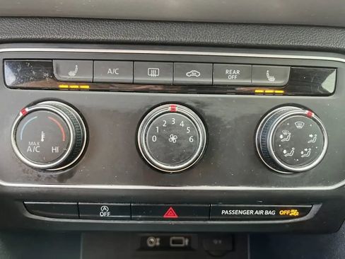 Used 2018 Volkswagen Atlas SE AWD/4WD image 18
