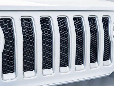 Used 2022 Jeep Wrangler Unlimited Sahara w/ Dual Top Group image 10