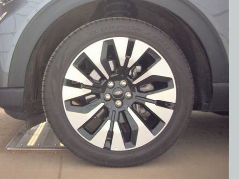 Used 2025 Ford Explorer Platinum w/ LUX Leather Package image 21