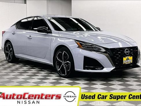 Used 2023 Nissan Altima 2.5 SR w/ SR Premium Package FWD image 1