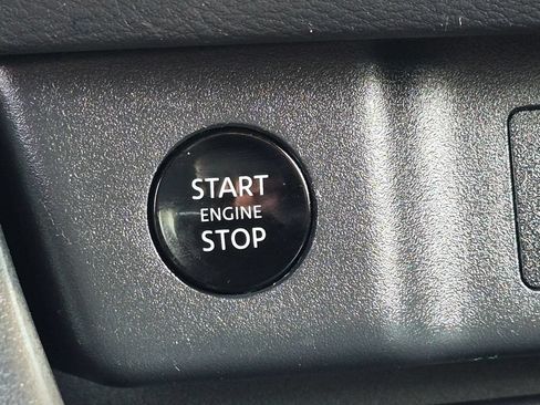 Used 2025 Nissan Rogue SV AWD/4WD image 16
