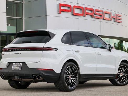 Certified 2025 Porsche Cayenne S AWD/4WD image 28