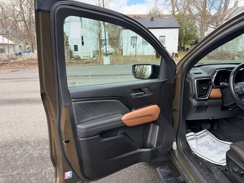 Used 2023 GMC Canyon AT4 w/ AT4 Premium Package image 7