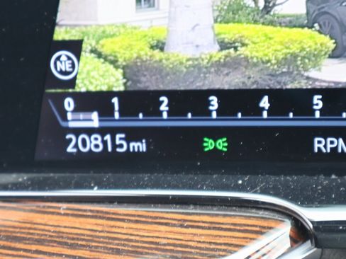 Used 2023 Cadillac Escalade Premium Luxury image 27