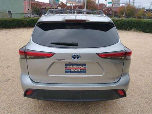Used 2020 Toyota Highlander XLE image 16