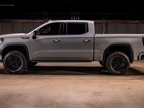 Used 2025 GMC Sierra 1500 AT4 w/ AT4 Premium Package AWD/4WD image 5