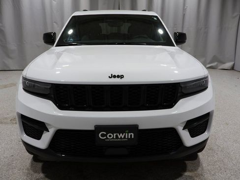 Certified 2023 Jeep Grand Cherokee Altitude image 8