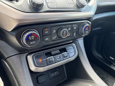 Used 2023 GMC Acadia AT4 w/ Technology Package AWD/4WD image 28