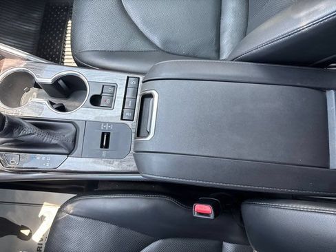 Used 2020 Toyota Highlander Limited FWD image 40