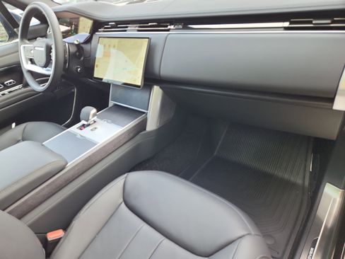 New 2025 Land Rover Range Rover SE image 28