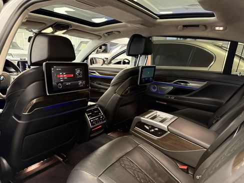 Used 2018 BMW 750i RWD image 12