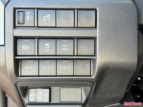 Certified 2025 Toyota Tacoma TRD Sport w/ TRD Sport Upgrade Package image 31