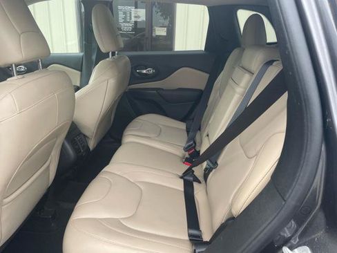 Used 2017 Jeep Cherokee Limited AWD/4WD image 13