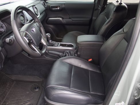 Used 2023 Toyota Tacoma TRD Off-Road w/ TRD Premium Off Road Package image 11