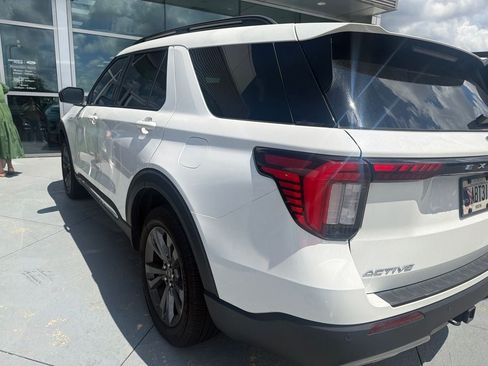 Used 2025 Ford Explorer Active w/ Active Comfort Package AWD/4WD image 2
