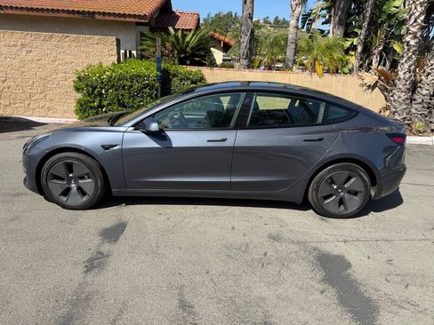 Used 2023 Tesla Model 3 Standard Range image 4