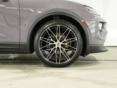 Certified 2025 Porsche Macan Electric RWD image 38