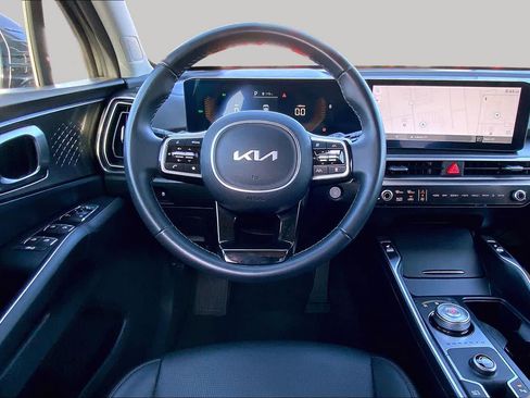 Used 2025 Kia Sorento EX FWD image 6