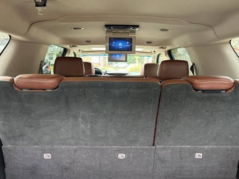 Used 2017 Cadillac Escalade ESV Premium Luxury image 23