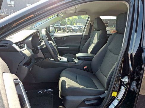 Certified 2021 Toyota RAV4 LE AWD/4WD image 9