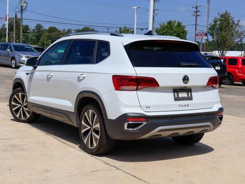 Used 2024 Volkswagen Taos SE FWD image 2