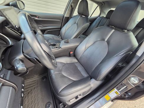 Used 2022 Toyota Camry XSE w/ Navigation Upgrade Package FWD image 13