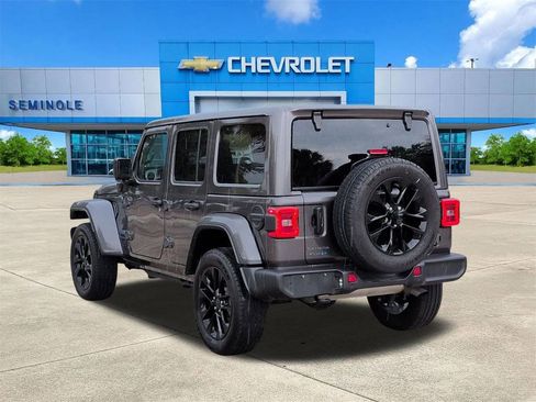 Used 2025 Jeep Wrangler Unlimited Sahara w/ Safety Group AWD/4WD image 3