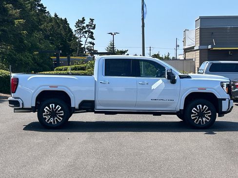 New 2026 GMC Sierra 2500 Denali Ultimate w/ LPO, Black Badging Package AWD/4WD image 4