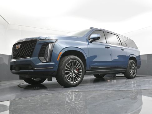 Used 2025 Cadillac Escalade ESV Sport Platinum image 33
