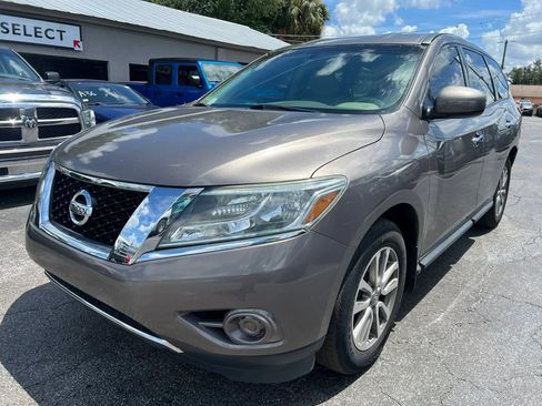 Used 2014 Nissan Pathfinder S FWD image 2