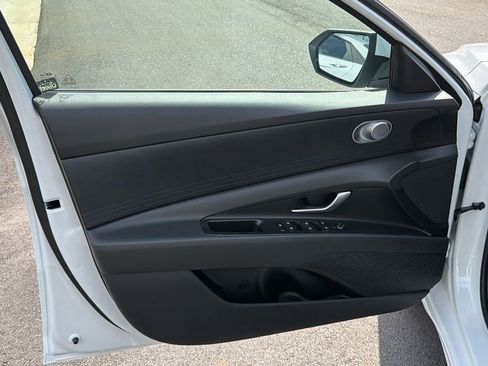 New 2026 Hyundai Elantra SE FWD image 12