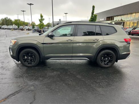 Used 2024 Volkswagen Atlas Peak Edition SE AWD/4WD image 12