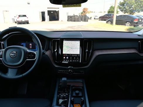 Used 2024 Volvo XC60 B5 Plus w/ Climate Package AWD/4WD image 16