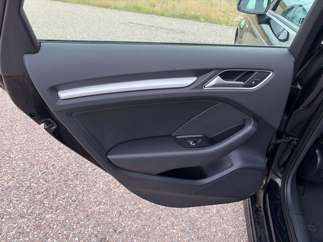 Used 2017 Audi A3 e-tron Premium FWD image 14