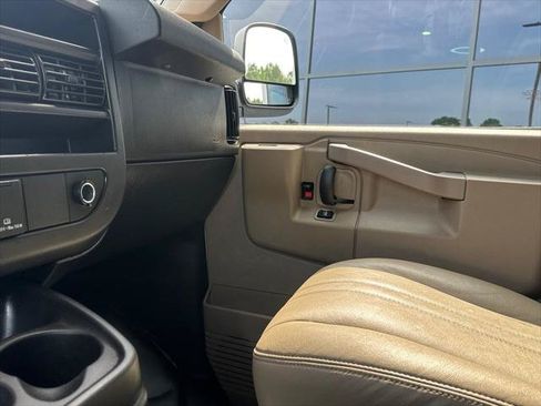 Used 2020 Chevrolet Express 3500 w/ Driver Convenience Package RWD image 18