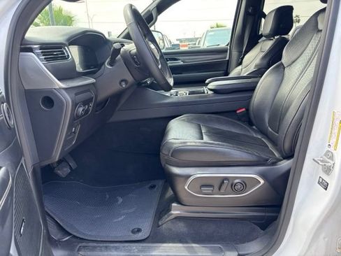 Used 2024 Jeep Wagoneer Series II RWD image 10