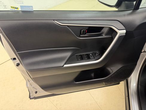 Used 2020 Toyota RAV4 LE FWD image 14