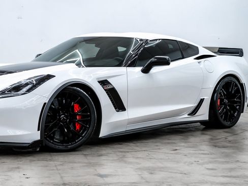 Used 2017 Chevrolet Corvette Z06 image 3