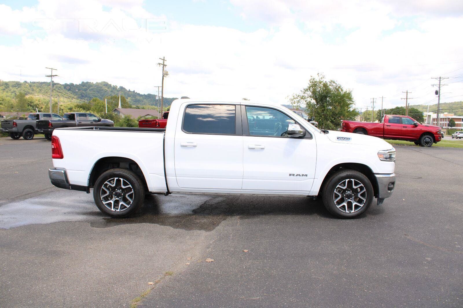 Used 2025 RAM 1500 Laramie AWD/4WD image 9