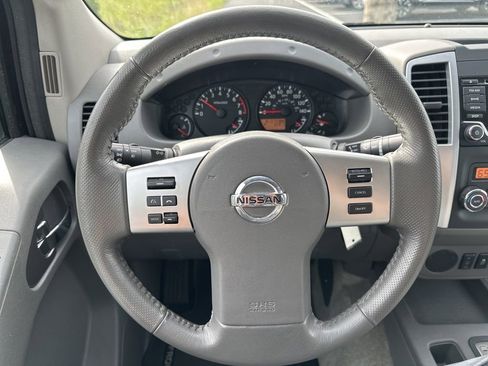 Used 2016 Nissan Frontier SV w/ SV Value Truck Package RWD image 12