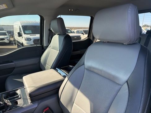 Used 2023 Ford F150 Lariat w/ Trailer Tow Package image 11