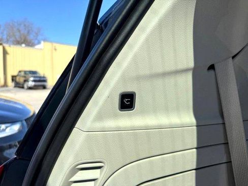 Used 2021 Chrysler Pacifica Touring-L w/ Uconnect Theater Family Group image 33