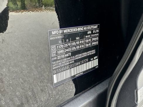 Certified 2025 Mercedes-Benz GLB 250 image 34