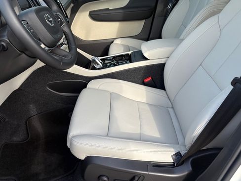 New 2026 Volvo XC40 B5 Plus w/ Protection Package Premier image 18