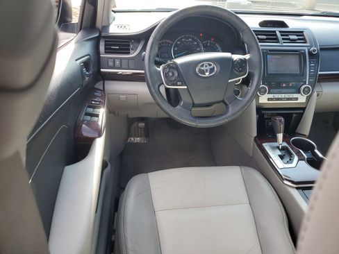 Used 2013 Toyota Camry XLE w/ Leather Pkg FWD image 11