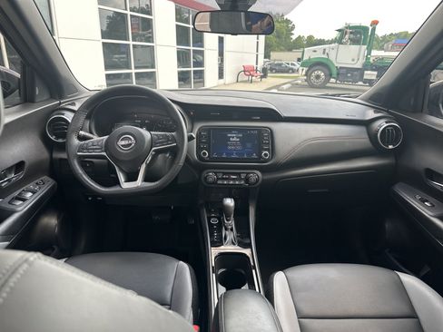 Used 2024 Nissan Kicks SR w/ SR Premium Package FWD image 23