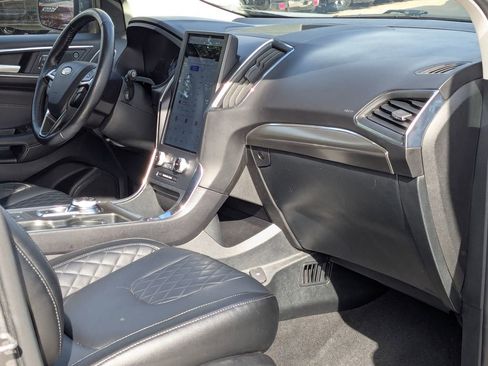 Used 2024 Ford Edge Titanium image 27