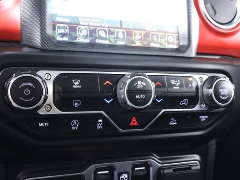 Used 2022 Jeep Gladiator Rubicon AWD/4WD image 23